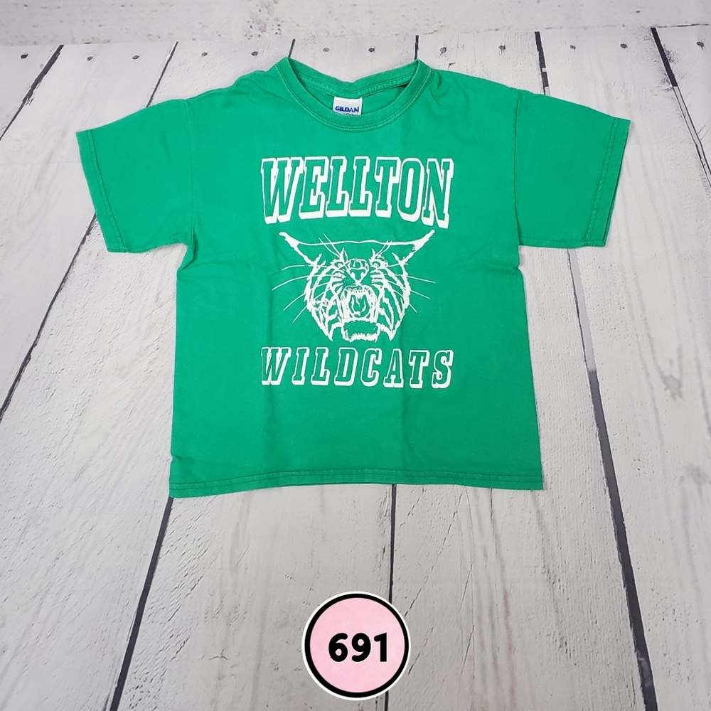 gildan boys small green tee